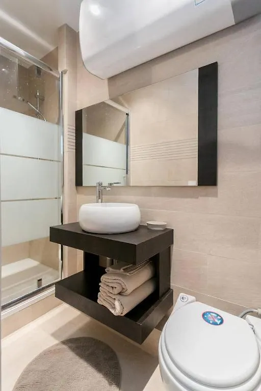 Modernized Studio - Meters From The Invalides Gardens דירה פריז